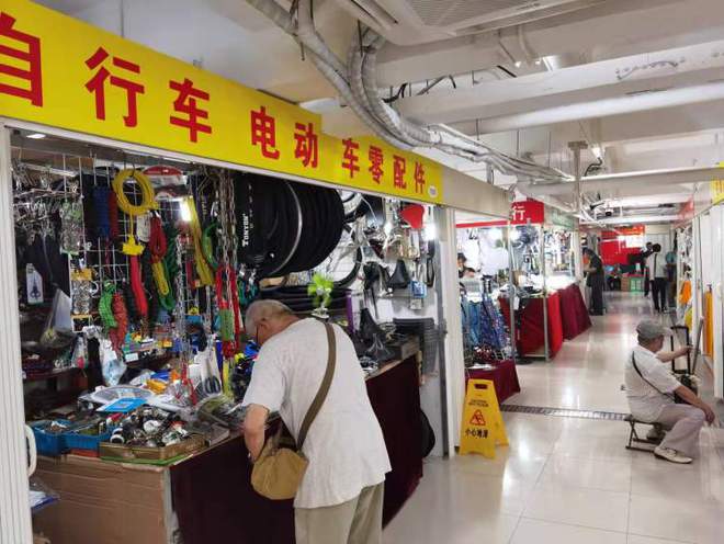 二手交易新风尚 徐汇“淘赚集市”打造便捷生活服务新地标